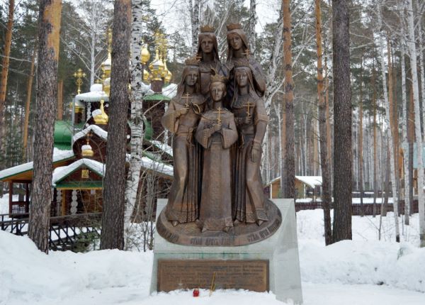 Как добраться до Ганиной Ямы, до Алапаевска, до Верхотурья? С какого города начать паломничество, если мы хотим поклониться святым царственным страстотерпцам и всем с ними пострадавшим? Летим в Екатеринбург. Из аэропорта «Домодедово» в течение дня ...