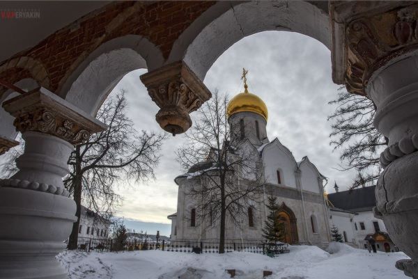 Сегодня день памяти преподобного Саввы, игумена Сторожевского. Чтобы поклониться святому, надо поехать в Савино-Сторожевский монастырь. Едем в Звенигород. Расстояние – 67 км. Электричка из Москвы в Звенигород отправляется с Савёловского вокзала. Время ...