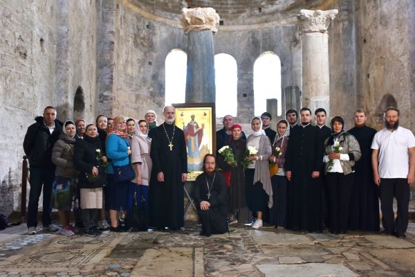 ВСПОМИНАЯ О ПАЛОМНИЧЕСТВЕ В МИРЫ ЛИКИЙСКИЕ В 2019 году мы собрали паломническую группу и вылетели в Турцию, чтобы познакомиться со святынями древней Византии. Наша поездка была приурочена к дню памяти Николая Чудотворца–19 декабря. В Демре, где находит...