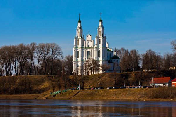 ПАЛОМНИЧЕСТВО В БЕЛОРУССИЮ.ДРЕВНИЕ ХРАМЫ.По мере утверждения веры Христовой в Полоцкой и Туровской землях возводились православные храмы, становившиеся центрами церковной жизни. Древнейшим каменным храмом Западной Руси стал Софийский собор в Полоцке ...