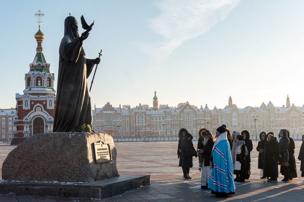 ХРИСТОС ВОСКРЕСЕ! ВОИСТИНУ ВОСКРЕСЕ! Патриарх Алексий II о паломничестве: «Благословляя вас, дорогие братья и сестры, посещать, возрождать и обновлять святые места России, дорогие верующему сердцу, мы прежде всего желаем напомнить вам, что любое ...