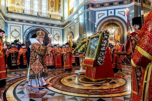 В Москву прибыла икона Божией Матери Тихвинская.   9 июля этого года исполняется 20 лет со дня возвращения Тихвинской иконы Божией Матери в Тихвинский Богородичный Успенский мужской монастырь (Тихвинская епархия Санкт-Петербургской митрополии)...