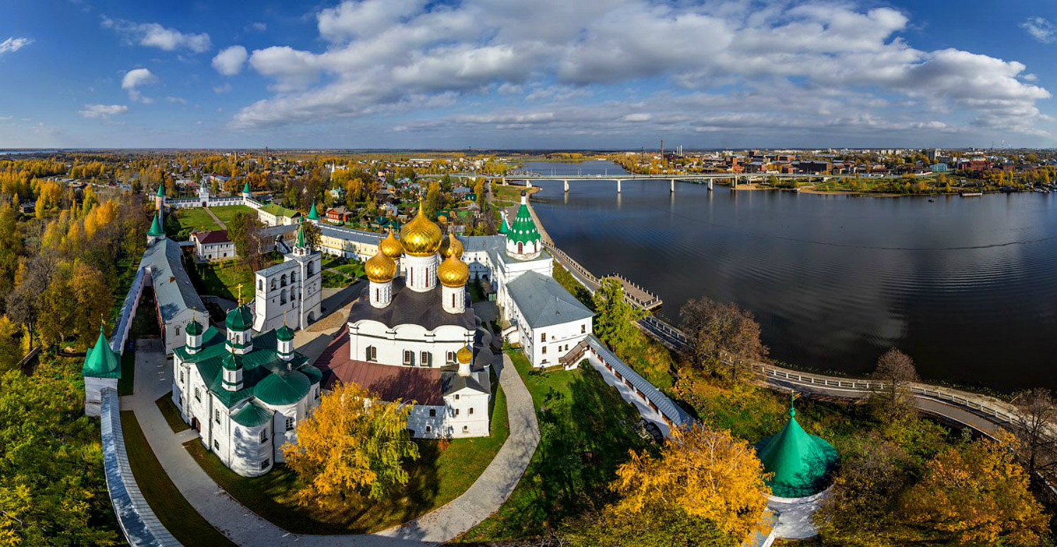 ЗОЛОТАЯ ОСЕНЬ НА ЗОЛОТОМ КОЛЬЦЕ. Костромская земля славится не только своими живописными волжскими видами, но и множеством  православных святынь: монастырями, храмами, святыми источниками. И недели не хватит, чтобы все обойти! Но по каким бы местам ...