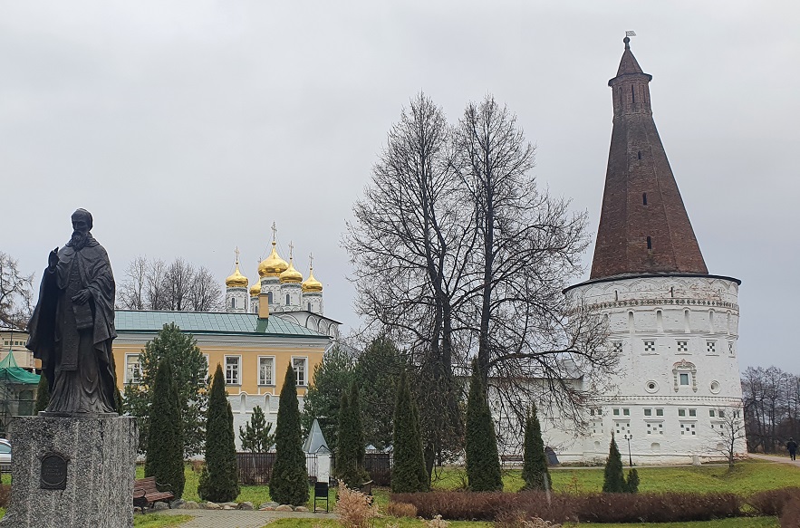 Сегодня Церковь чтит память преподобного Иосифа Волоцкого, выдающегося общественного и церковного деятеля ХV-ХVI веков. Его житие довольно подробно и хорошо известно.  Будущий святой – Иоанн Санин – родился в 1439 году в богатой и благочестивой семье...