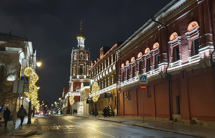 Сегодня в Высоко-Петровском монастыре престольный праздник. Сегодня день памяти святителя Петра, митрополита Киевского и всея Руси, московского чудотворца. В XIV веке святитель перенес митрополичью кафедру в Москву и основал здесь Высоко-Петровский ...