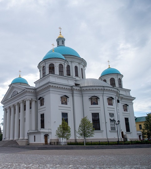 История Казанского собора в Казани неразрывно связана с обретением,прославлением и почитанием в России чудотворной Казанской иконы Божией Матери. Эта чудотворная икона является одной из наиболее почитаемых в Русской Церкви. Среди всех Богородичных икон...