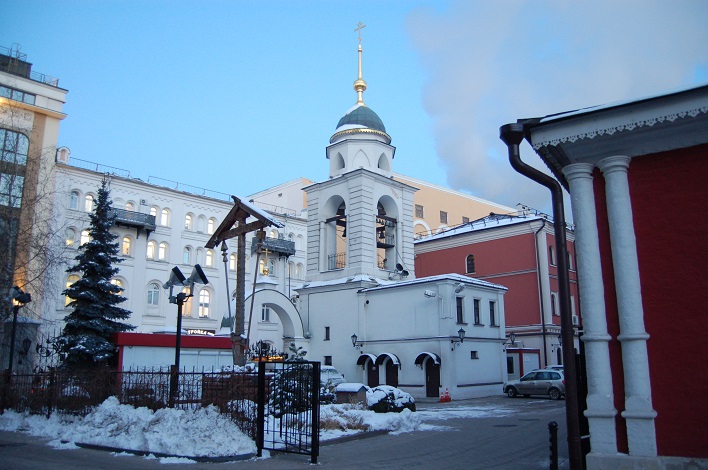 Подворье Спасо-Преображенского Соловецкого монастыря в Москве находится при храме великомученика Георгия в Ендове. Храм разместился за Москвой-рекой, недалеко от Москворецкого моста и Балчуга.  Почитаемая храмовая икона святого великомученика Георгия ...