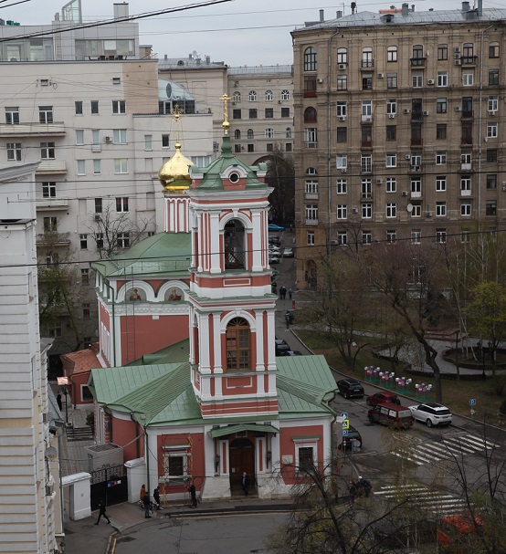 Храм Воскресения Словущего на Успенском Вражеке – настоящая сокровищница православных святынь. Это одна из немногих московских церквей, которая никогда не закрывалась. В годы гонения на Церковь именно сюда приносили древние чудотворные иконы из ...