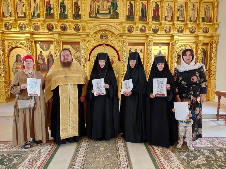 ПУТЬ НА СОЛОВКИ. В августе этого года мы побывали на Соловках. Хотим поделиться впечатлениями о пути на Соловецкий архипелаг, о святынях Преображенского монастыря, о скитах, пу’стынях и музеях, о красоте северной природы, об экскурсиях монастырской ...