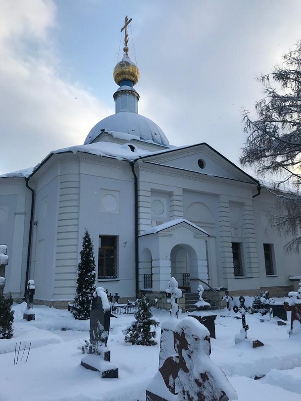 Завтра Большой Праздник – Введение Божией Матери в храм. В честь этого Великого события освящено много церковных престолов. Самый известный – в Свято-Введенской Оптиной Пустыни. Уже сегодня вечером состоится в обители праздничная Всенощная служба...