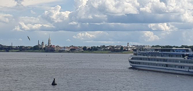 ПУТЬ НА СОЛОВКИ. Продолжение. Двигаясь на северо-запад по Ярославской и Вологодской области мы целый день, так или иначе, сталкивались с информацией о Рыбинском водохранилище, знакомились с его историей и географией. Мы ехали по мостам над большими ...