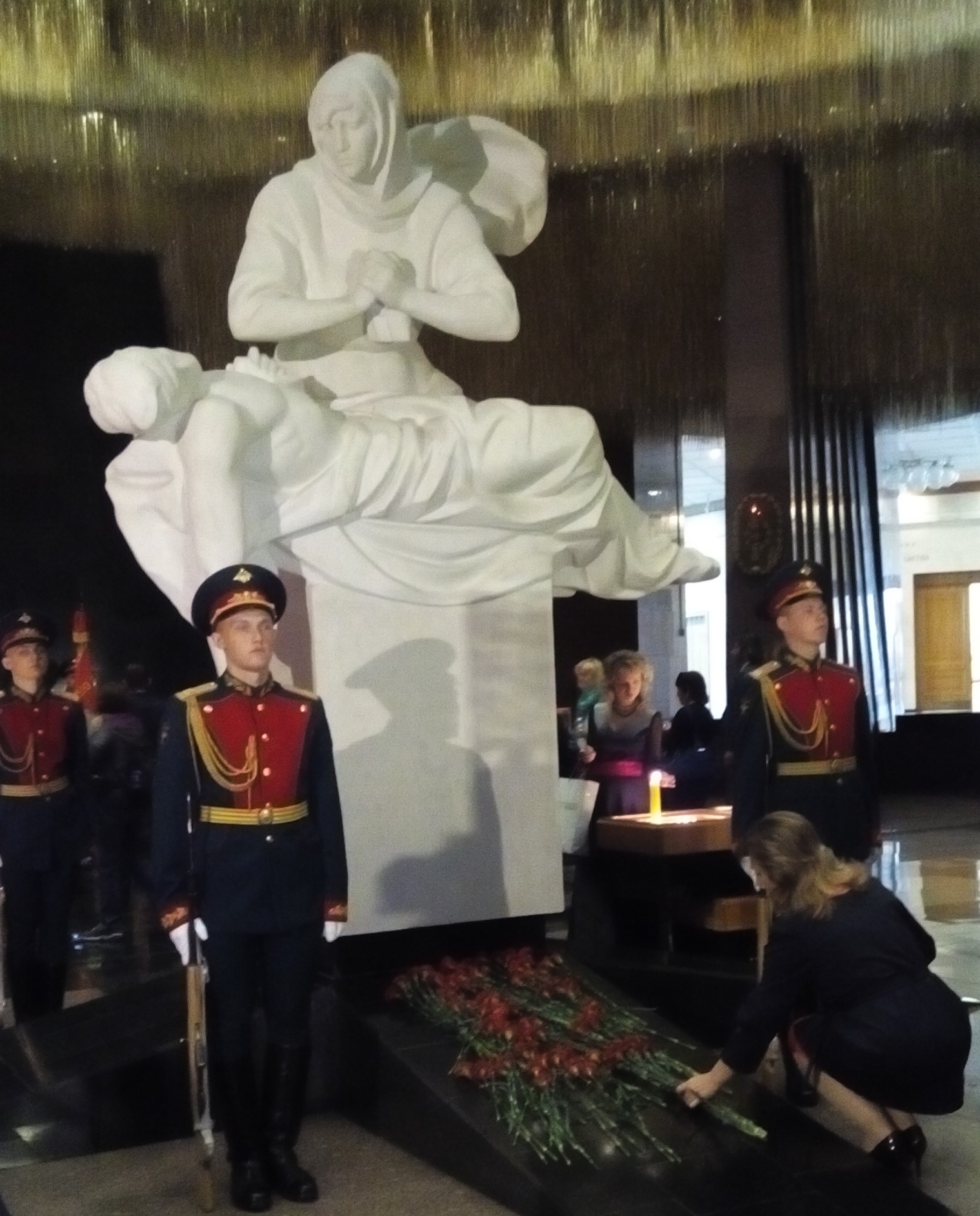 ХРИСТОС ВОСКРЕСЕ! С ДНЁМ ПОБЕДЫ, дорогие братия и сестры!  Пасха 1945 года (6 мая) совпала с днём вмч. Георгия Победоносца, и потому День Победы 9 мая 1945 года праздновался на Светлой Пасхальной седмице. В нынешнем году 9 мая тоже приходится на ...