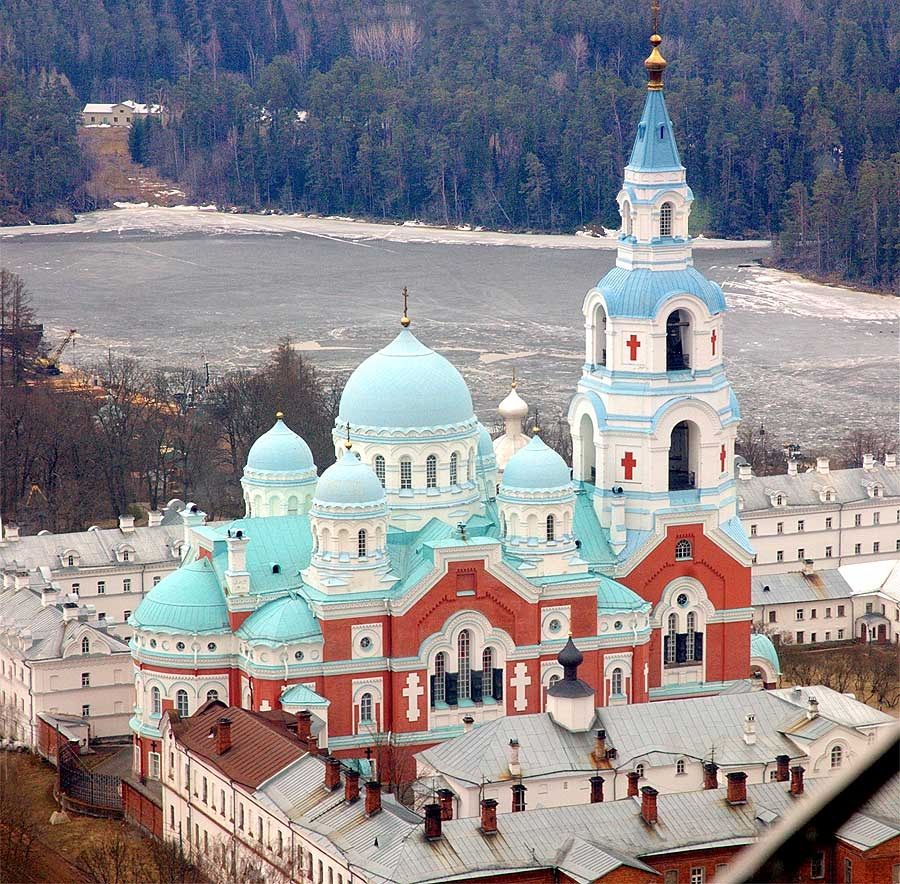 Святейший Патриарх Московский и всея Руси Кирилл направил наместнику Спасо-Преображенского Валаамского ставропигиального мужского монастыря епископу Троицкому Панкратию поздравление по случаю 30-летия возрождения обители.