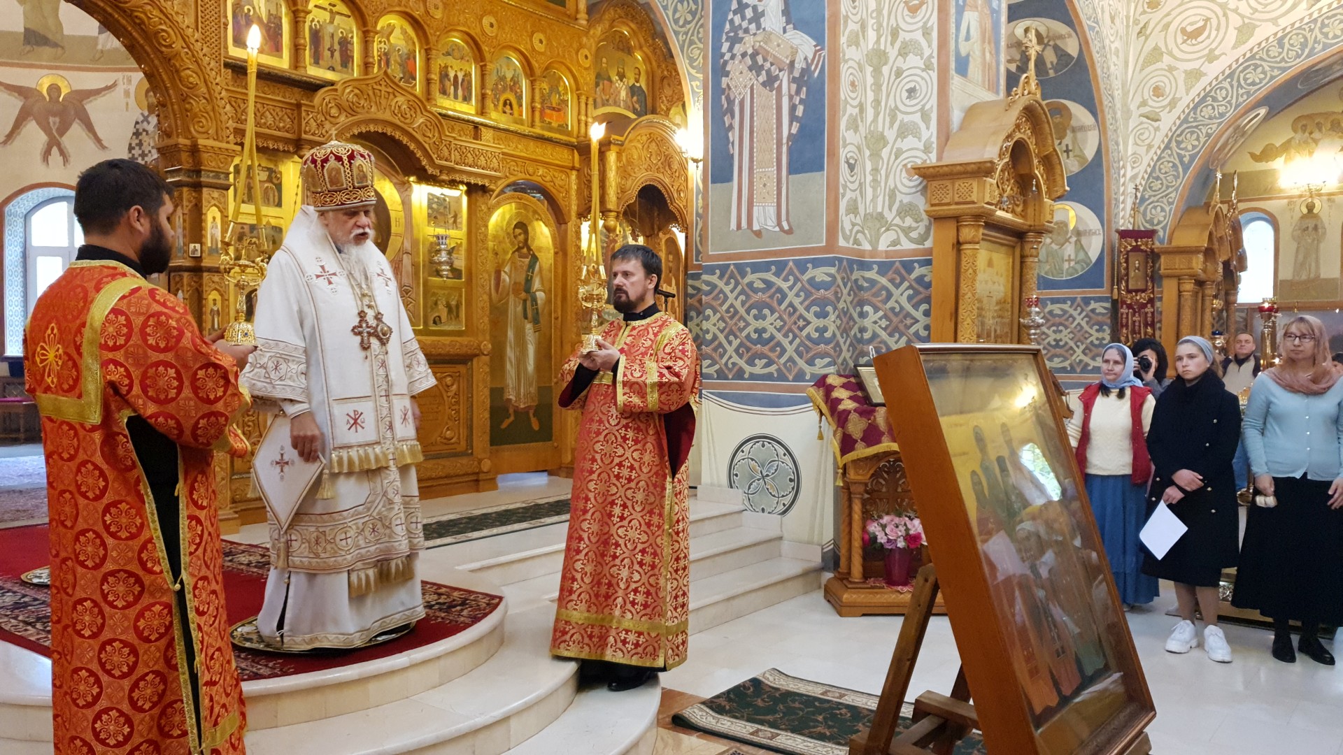 В день памяти мученицы Татианы Гримблит председатель Синодального отдела по благотворительности и социальному служению совершил Литургию в храме Новомучеников и исповедников Российских в Бутове