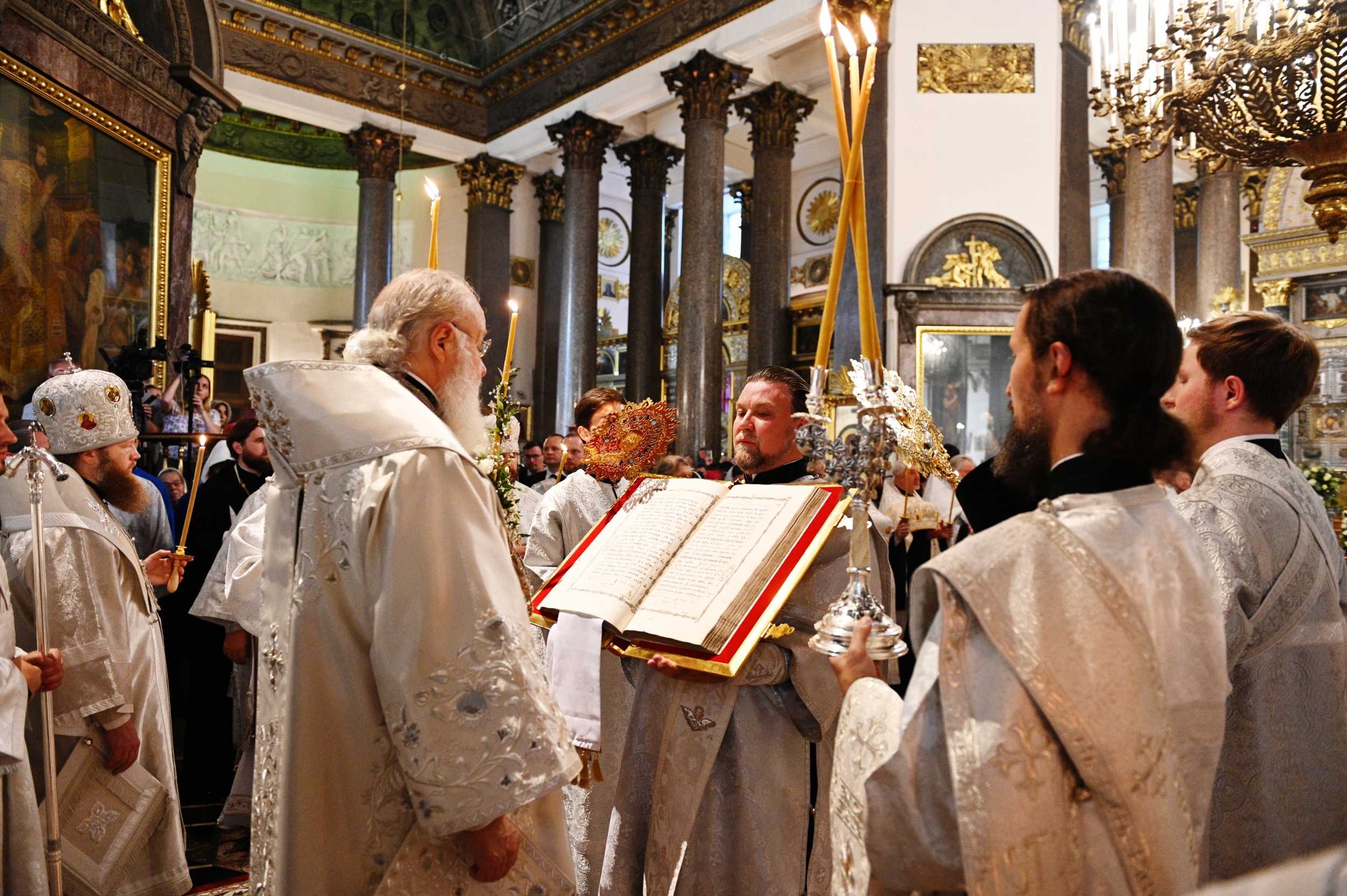 18 августа 2019 года, в канун праздника Преображения Господа Бога и Спаса нашего Иисуса Христа, Святейший Патриарх Московский и всея Руси Кирилл совершил всенощное бдение в Казанском кафедральном соборе Санкт-Петербурга.