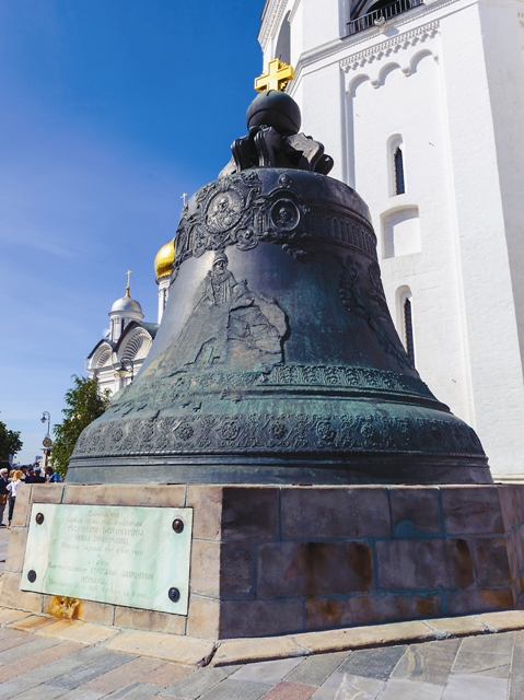 Как в церковь колокол попал?